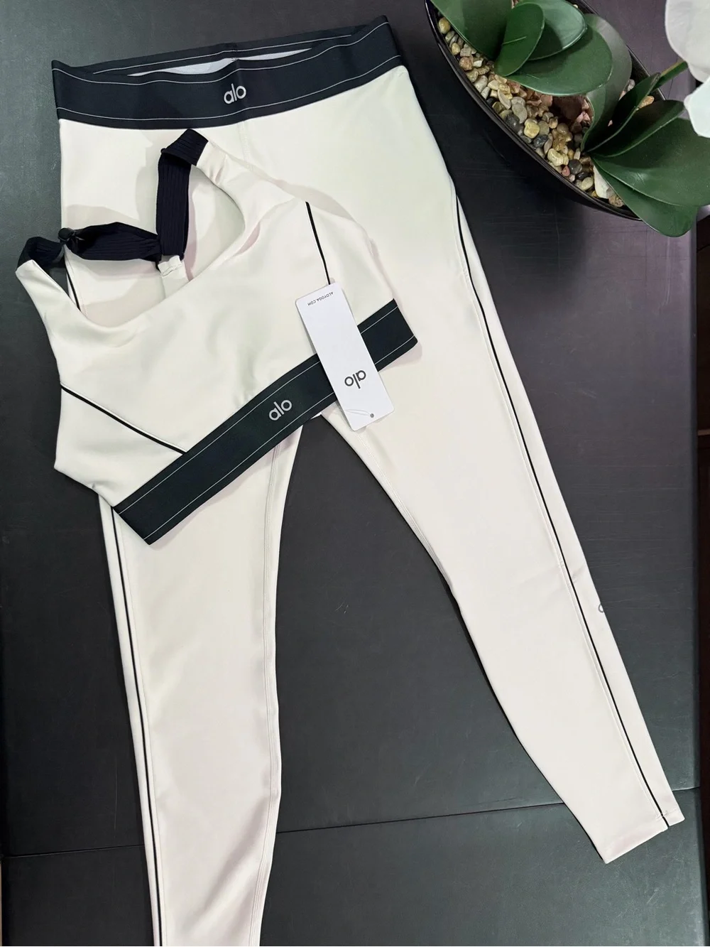 ALO Yoga white High-Waist Leggings with Black Trim